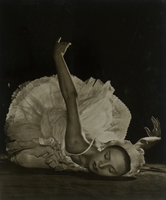 Zdeněk TMEJ  “Tanecnice”  Gelatin Silver Print on heavy card  Size 30 x 25 cm 1951 Printed in 1959